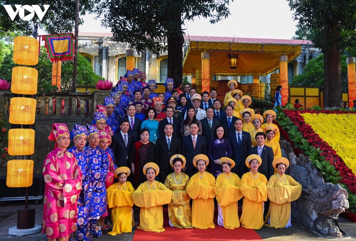Lãnh đạo Hà Nội dâng hương tưởng niệm các vị tổ tiên và Chủ tịch Hồ Chí Minh
